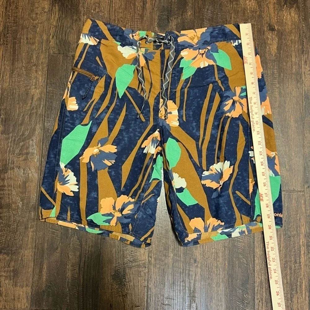 Patagonia Wavefarer Board Short Men's Size 32 Floral Swim Shorts - Multicolor